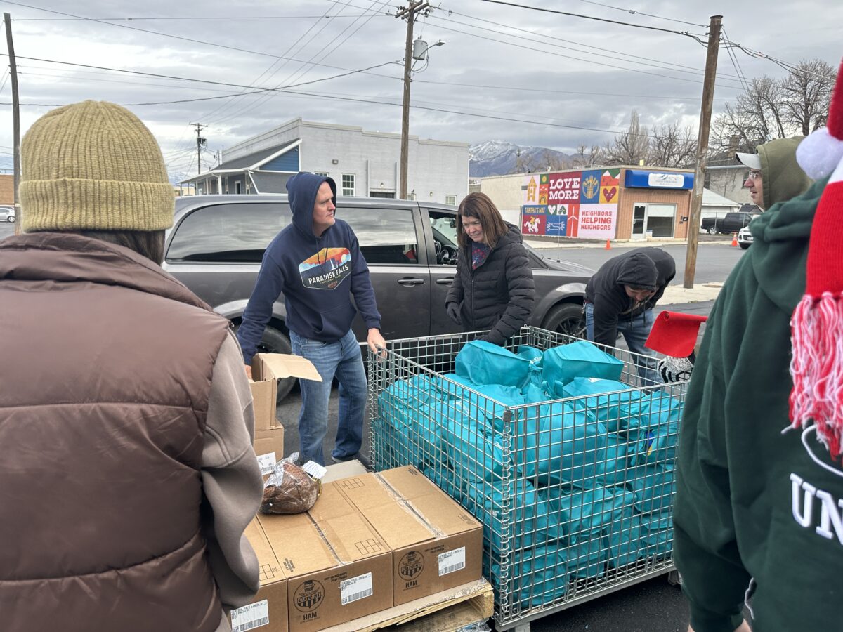 A holiday feast: Tabitha’s Way hands out Christmas dinners to families in need